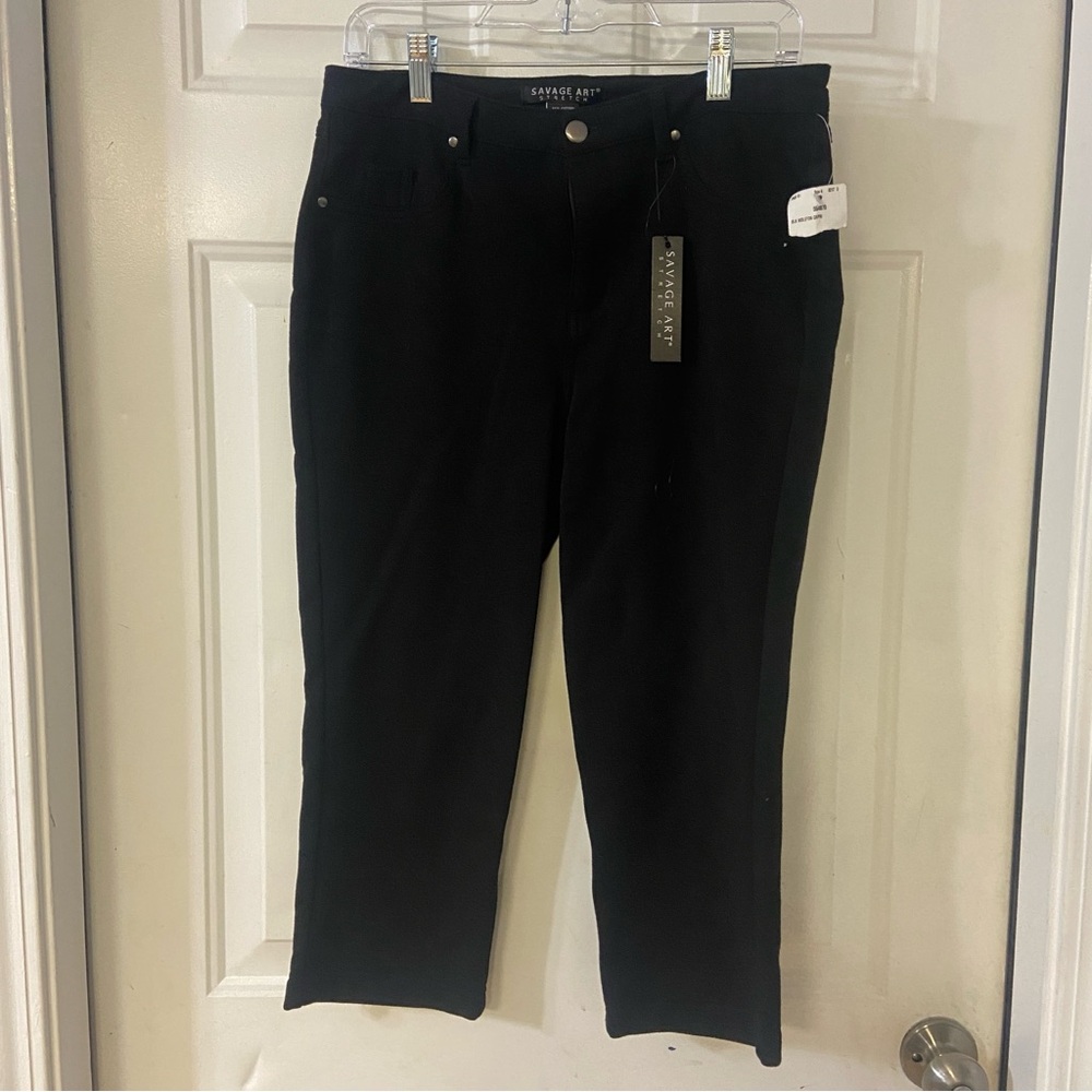 NWT SAVAGE ART STRETCH Black Mole Capri women’s pants - Large - 2 rear pockets